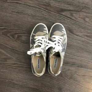Camo print Steve Madden platform sneakers